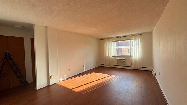 Building Photo - 287 Harvard St