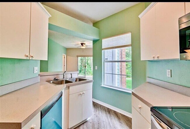 Building Photo - 322 NW 50th Blvd