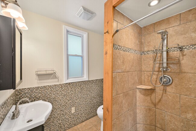 Building Photo - 2108 N 1st St