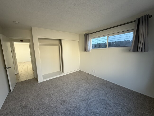 Building Photo - 618 Clubhouse Ave