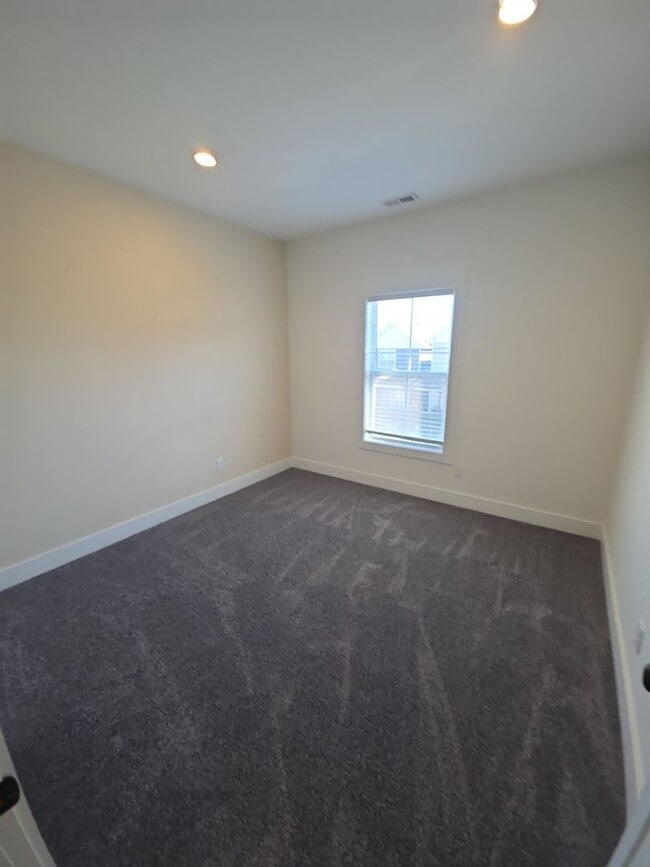 Building Photo - 4-Bedroom HOA Home with Pool Access Near Downtown Cookeville