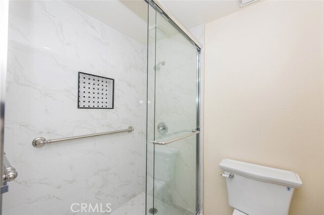 Building Photo - 1 Navarre