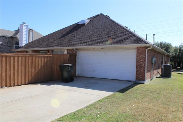 Building Photo - 3325 Bluegrass Dr