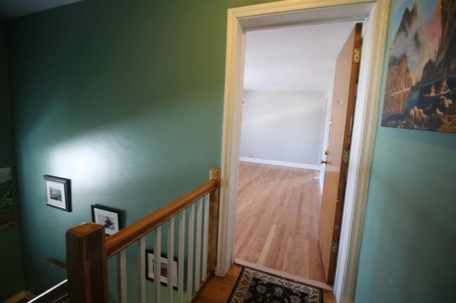 Building Photo - 2901 W Farragut Ave