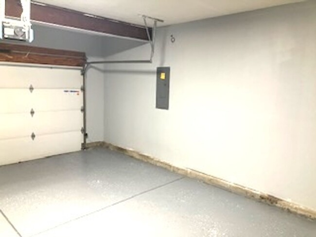 Building Photo - ***Spacious DREAM HOME w/Fresh Paint New A...