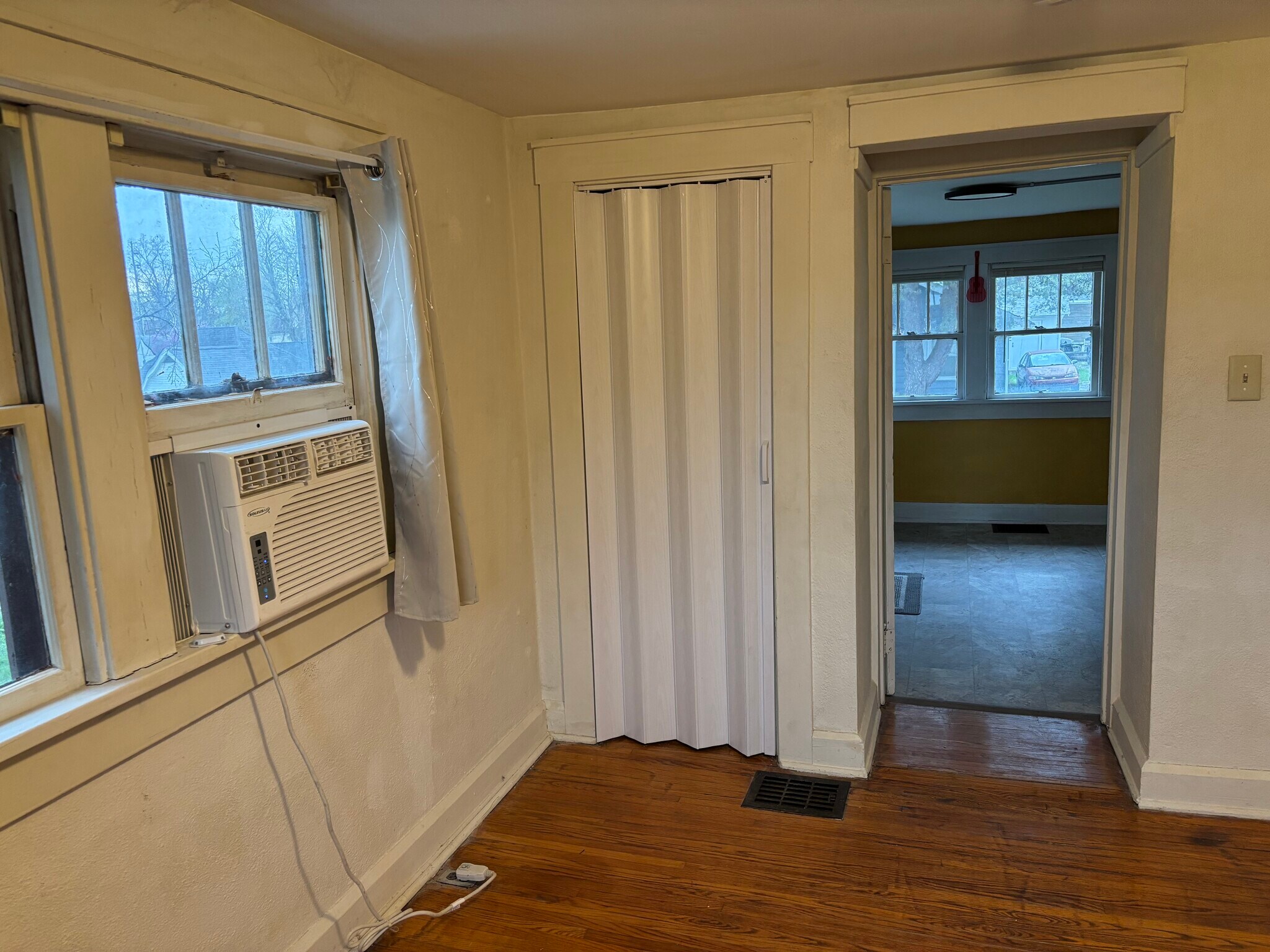 Building Photo - 328 W 15th St