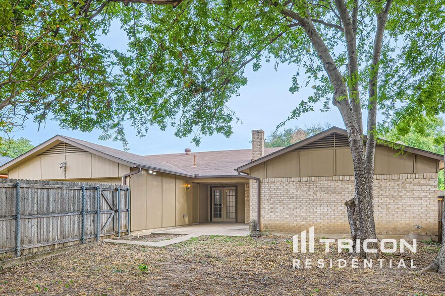 Building Photo - 4922 Willowhaven Cir