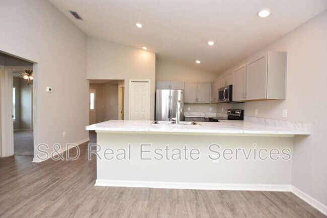 Building Photo - 372 Cascara Ln