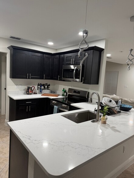 Building Photo - 2425 Ashecroft Dr