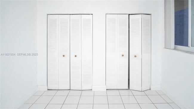 Building Photo - 10090 NW 80th Ct