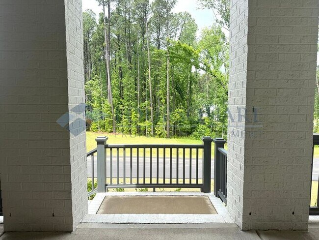 Building Photo - Elegant 4-Bed / 3.5-Bath Home with Main-Level Primary Suite, Quartz Kitchen & 3-Car Garage – In H...