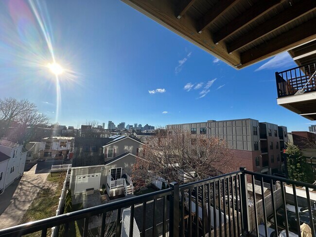 Building Photo - 205 Maverick St