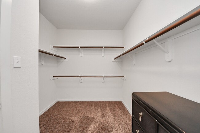 Building Photo - 622 Aberhill Dr