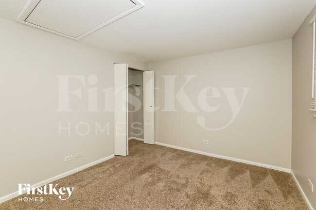 Building Photo - 3317 Fountainbleau Dr