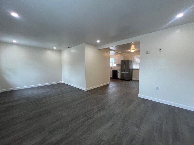Building Photo - 1241 Kennedy Ave