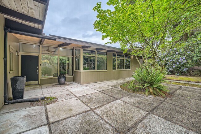Building Photo - 4Bd/3.5Ba Medina House