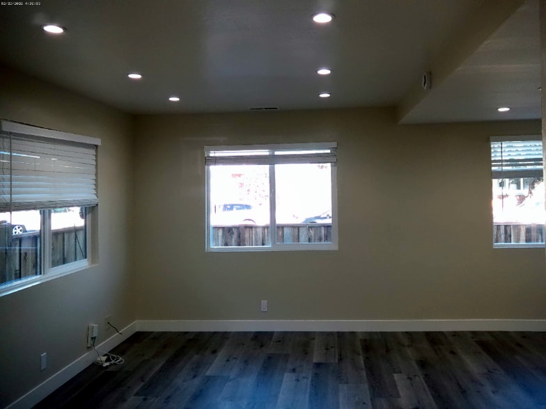 Building Photo - 711 Cayuga St