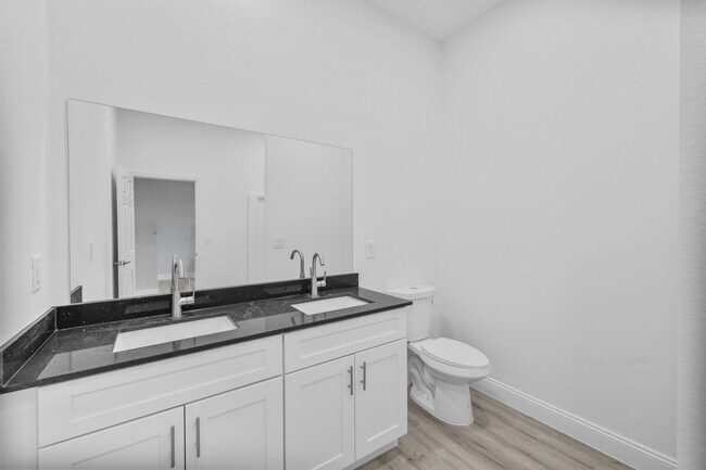Building Photo - 556 Sherwood Ave S