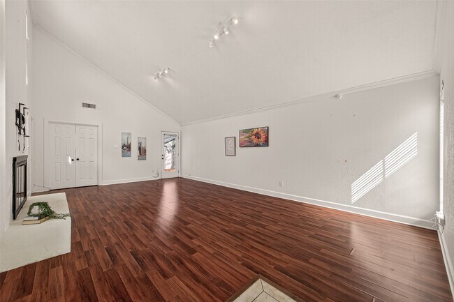 Building Photo - 11414 Meadow Lake Dr