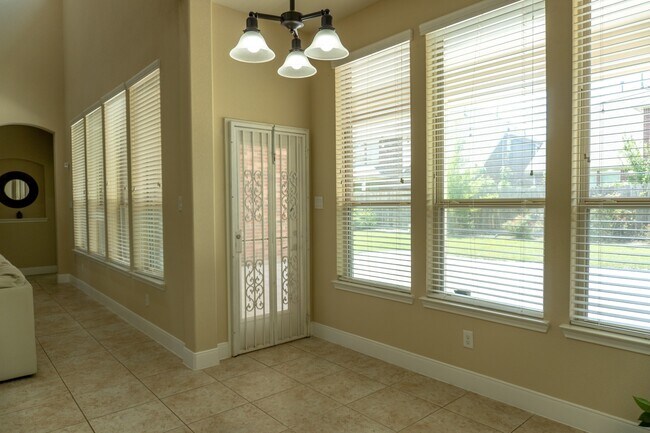 Building Photo - 25614 Somerset Meadows Ct