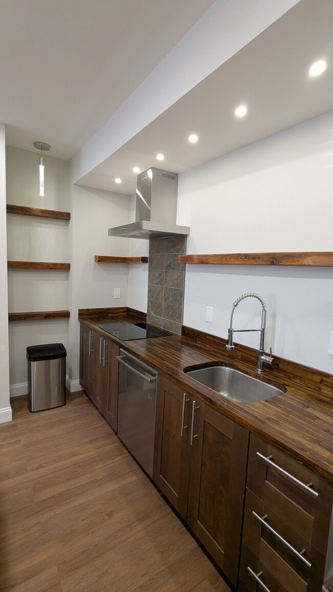 Building Photo - 628 Portland St