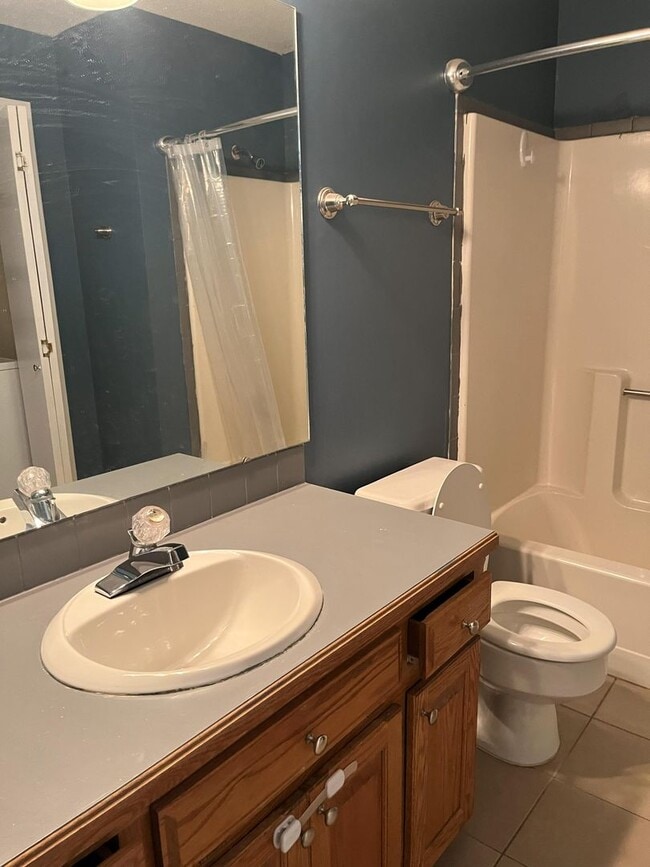 Building Photo - 3 bed 2.5 bath townhome off Bob Billings!