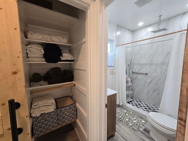 Building Photo - Fully furnished, modern ADU with fully-equipped kitchen shared garden.