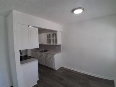 Building Photo - 405 SW 13th Pl