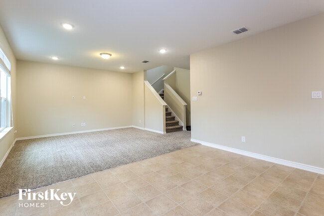 Building Photo - 1302 Hawk Ct