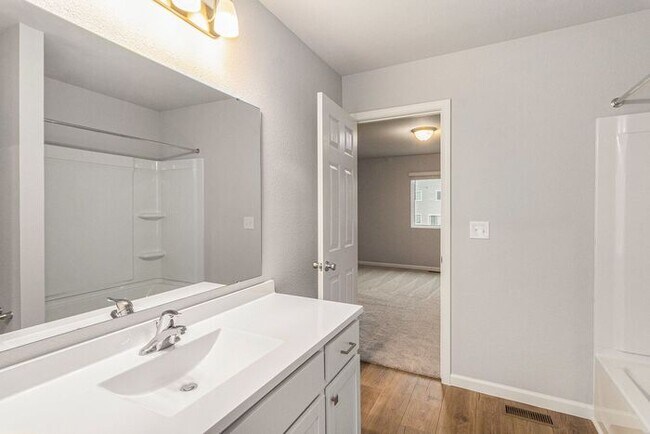 Building Photo - 4394 Pine Creek Dr