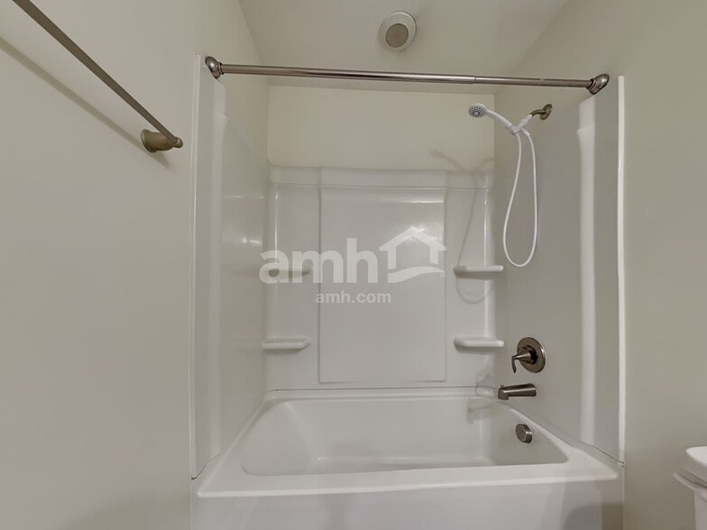 Building Photo - 16 Cherry St