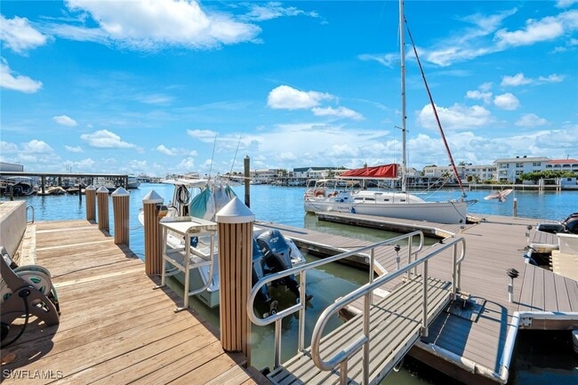 Building Photo - 800 River Point Dr