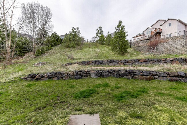 Building Photo - Beautiful 3 bed/2.5 bath single family hom...