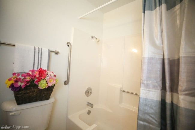 Building Photo - 1 br, 1 bath  - Lancaster Senior Apartments