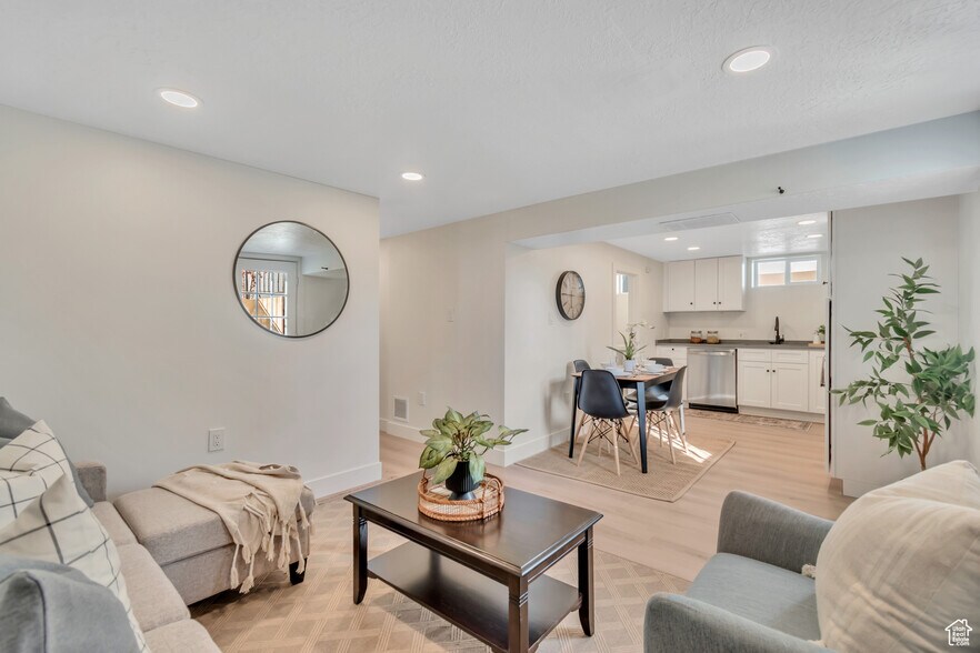 Building Photo - 394 N 100 E