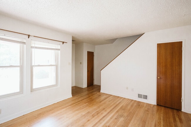 Building Photo - 1405 San Carlos Rd SW