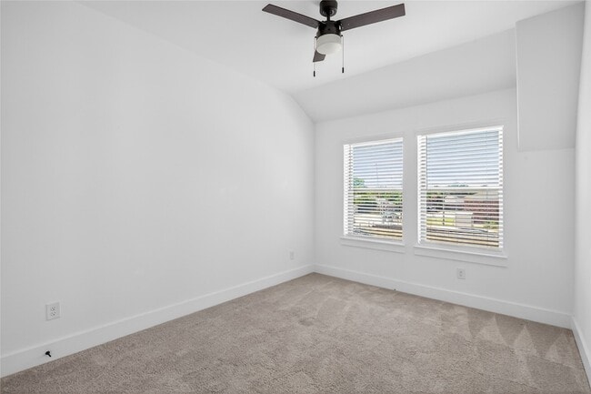 Building Photo - 7613 Reis Ln