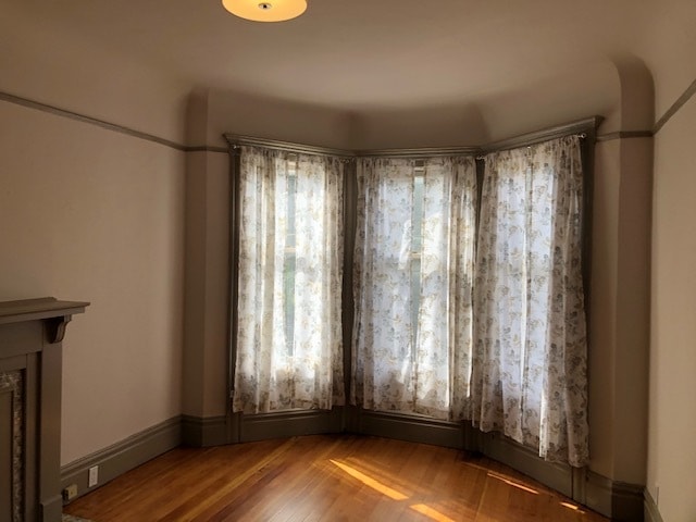 Front bedroom with Bay window - 1542 Hayes St