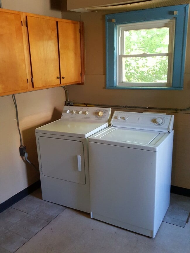 Building Photo - 2nd and Lincoln - August 2026