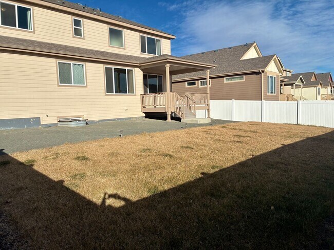 Building Photo - Beautiful 4 Bed/3 Bath West Greeley Home – Spacious Lot & Great Location! Free February Rent! Mov...
