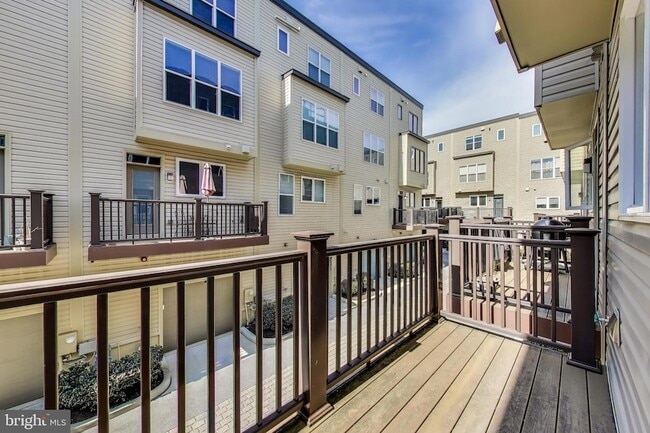 Building Photo - 16580 Crabbs Branch Way