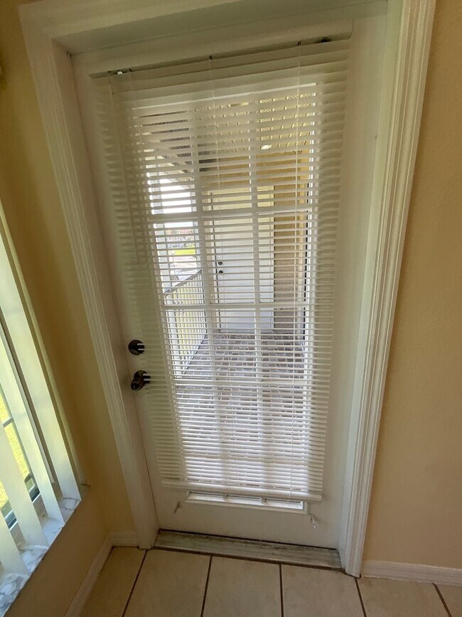 Building Photo - Beautiful 3/2 Condo in Osprey at the Oaks!