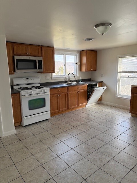 Building Photo - 237 W 3rd St