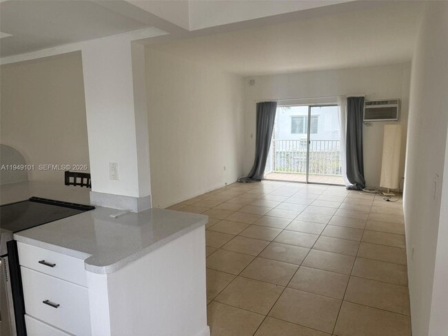 Building Photo - 10250 W Bay Harbor Dr