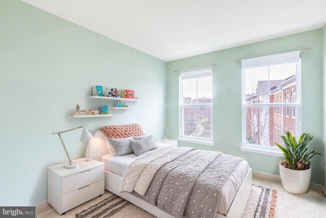 Building Photo - 9427 Canonbury Square