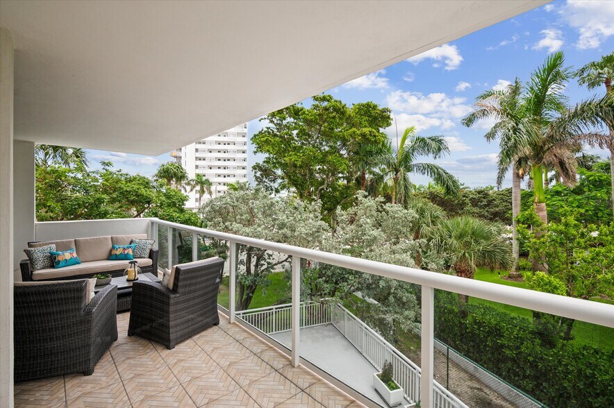 Balcony SE Corner - 2841 N Ocean Blvd