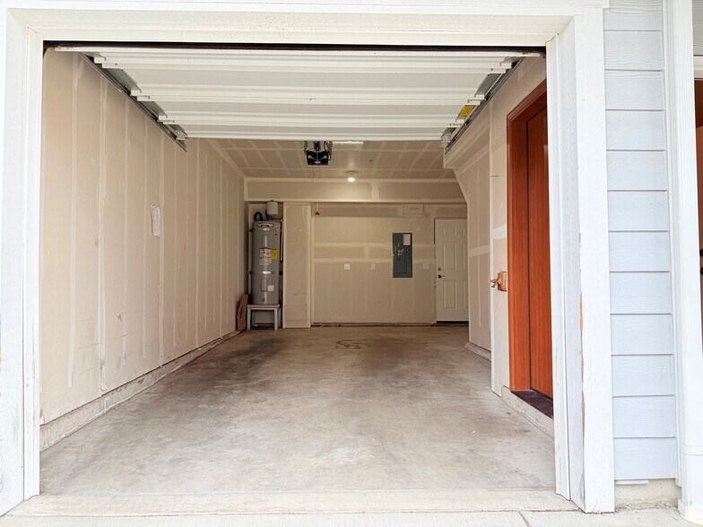 Building Photo - 4337 S Cedar St