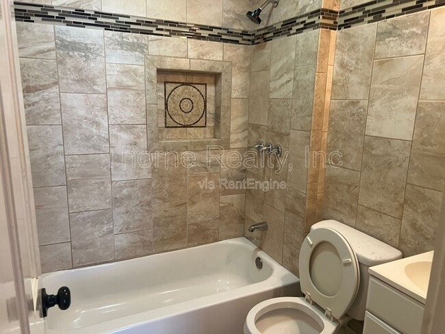 Building Photo - 813 Clark St