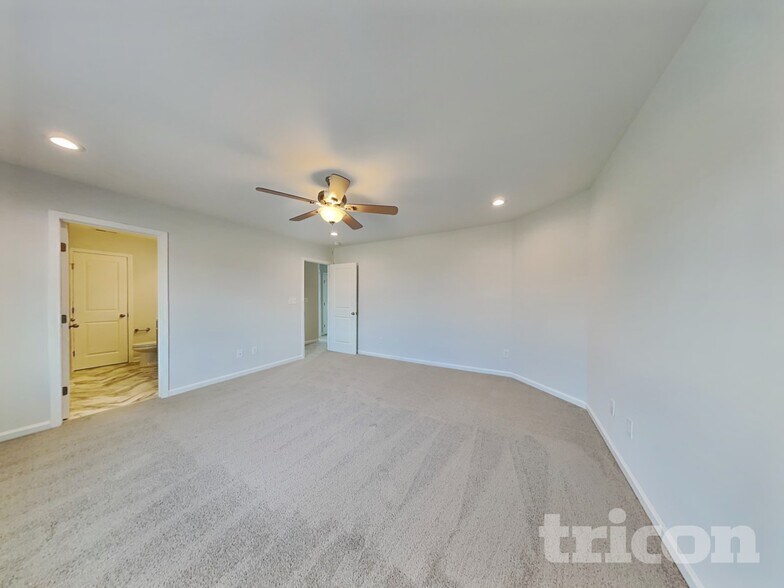 Building Photo - 258 Sturgeon St