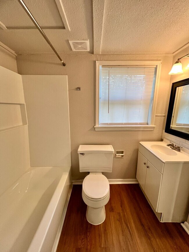 Building Photo - Historic District, Monticello Park